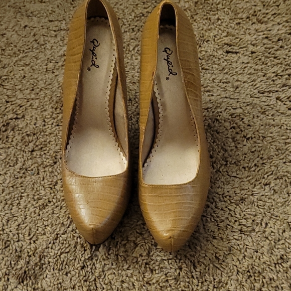 Shoes - Picture 2 of 3